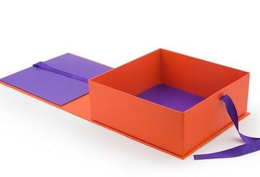 Faltbare Pappgeschenkboxen, die Pappschachtel mit magnetischem Deckel falten